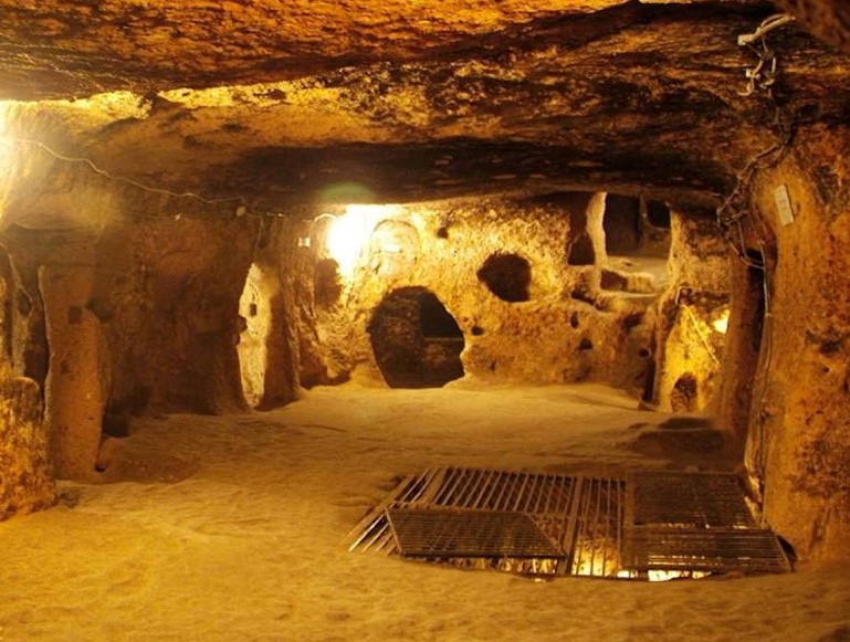 Củ Chi Tunnels