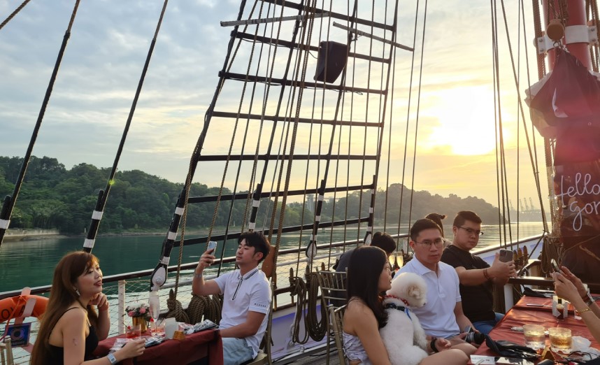 Sunset dinner cruise Singapore